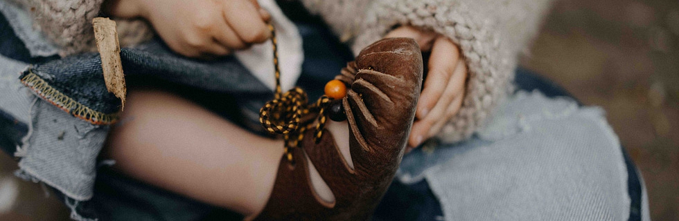 Das Leder behält seine natürlichen Mängel und Spuren,
was Papoutsi-Schuhen seinen einzigartigen Charakter verleiht